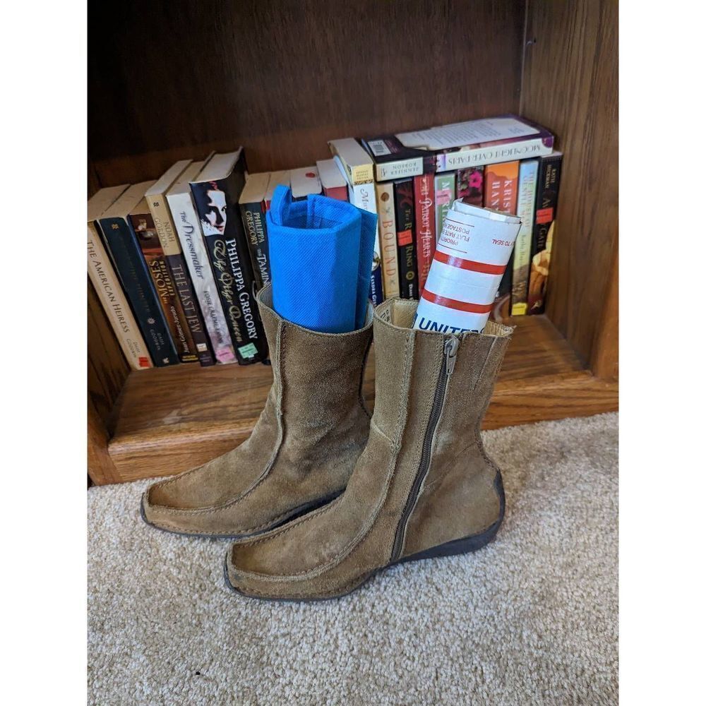 GIANNA tan suede side zip vintage 90s flat mid calf boots